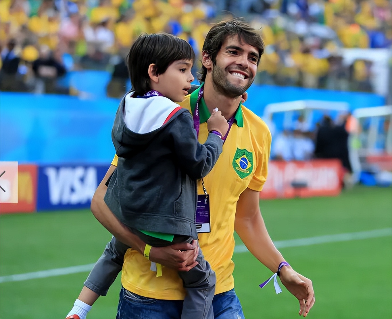 足坛帅哥卡卡迪巴拉,足坛第一美男卡卡