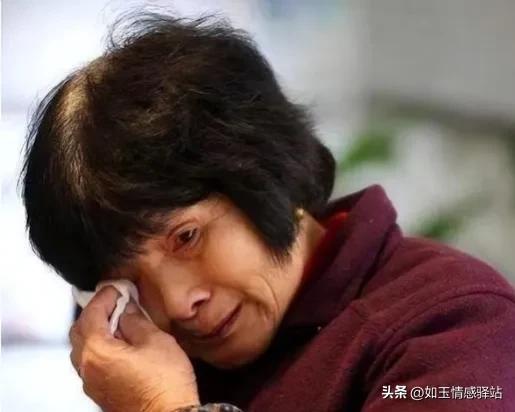 68岁大妈哭诉:有2儿子,最难的不是买房买车,是要面对这3个现实