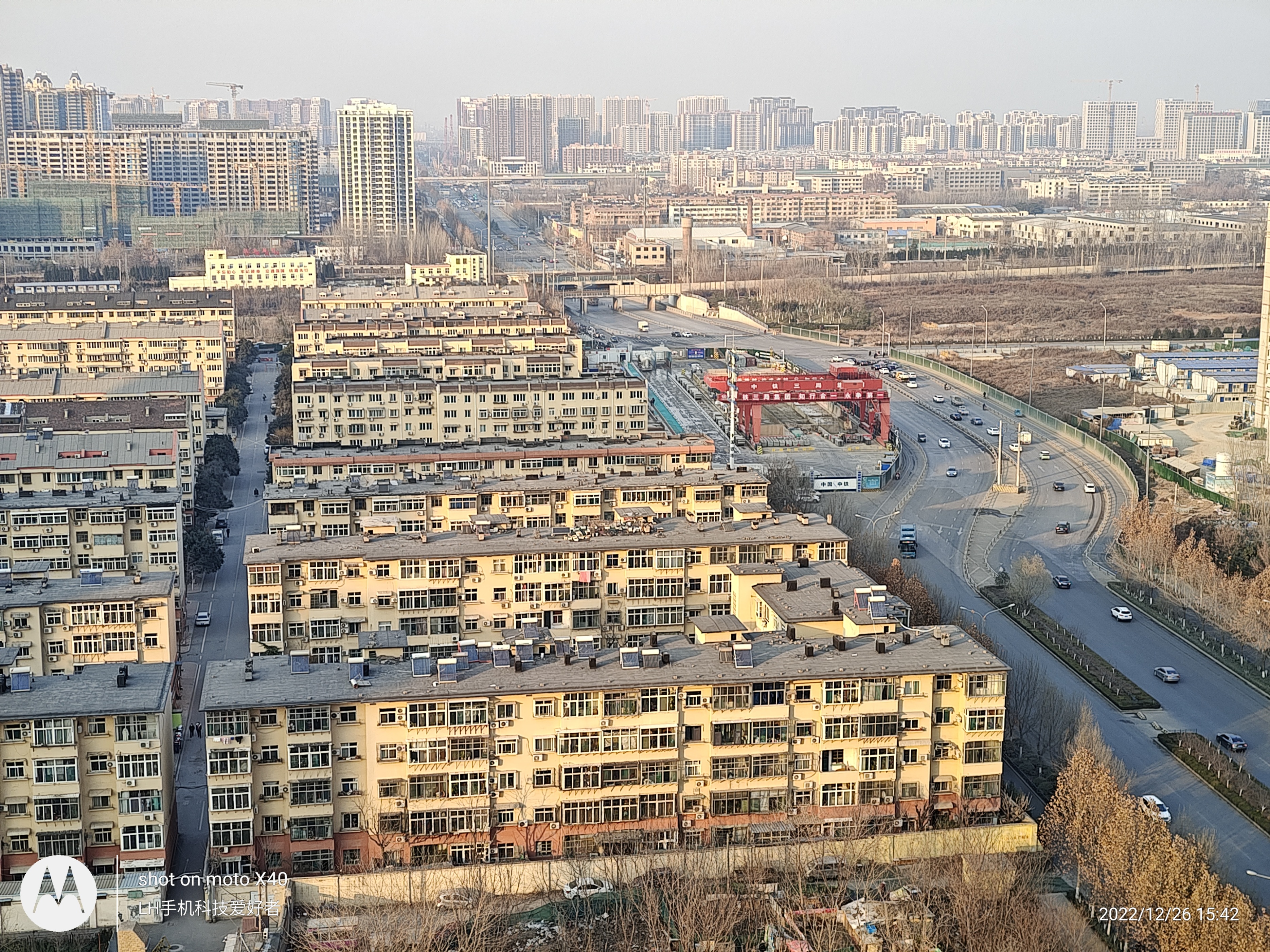 motox40屏幕测评,四曲面屏高级感