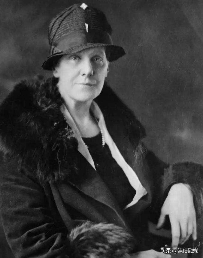 母亲节背后的历史,母亲节为什么要送洋甘菊康乃馨