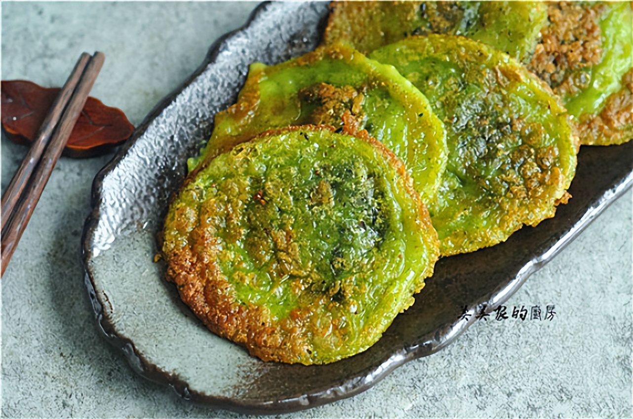 春天里的宝，也是女人保护草，拌一拌烙成饼，比韭菜肉饼香！