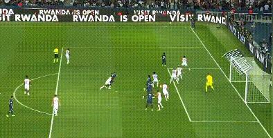 梅西两传球两射,梅西外脚背分球整个进攻被点亮了