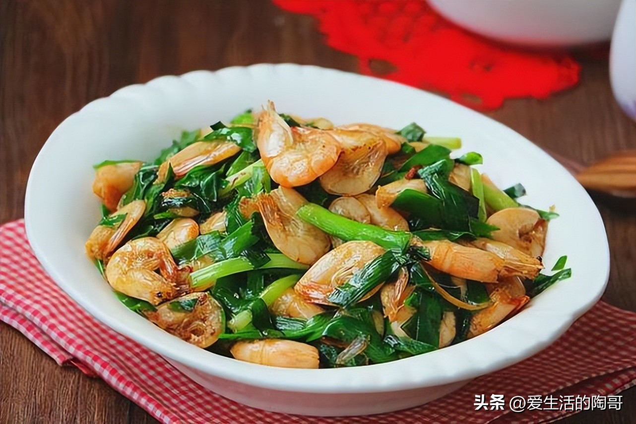 2月4日立春，老话讲：双春兼闰二月，3人要躲春，吃3样顺顺利利