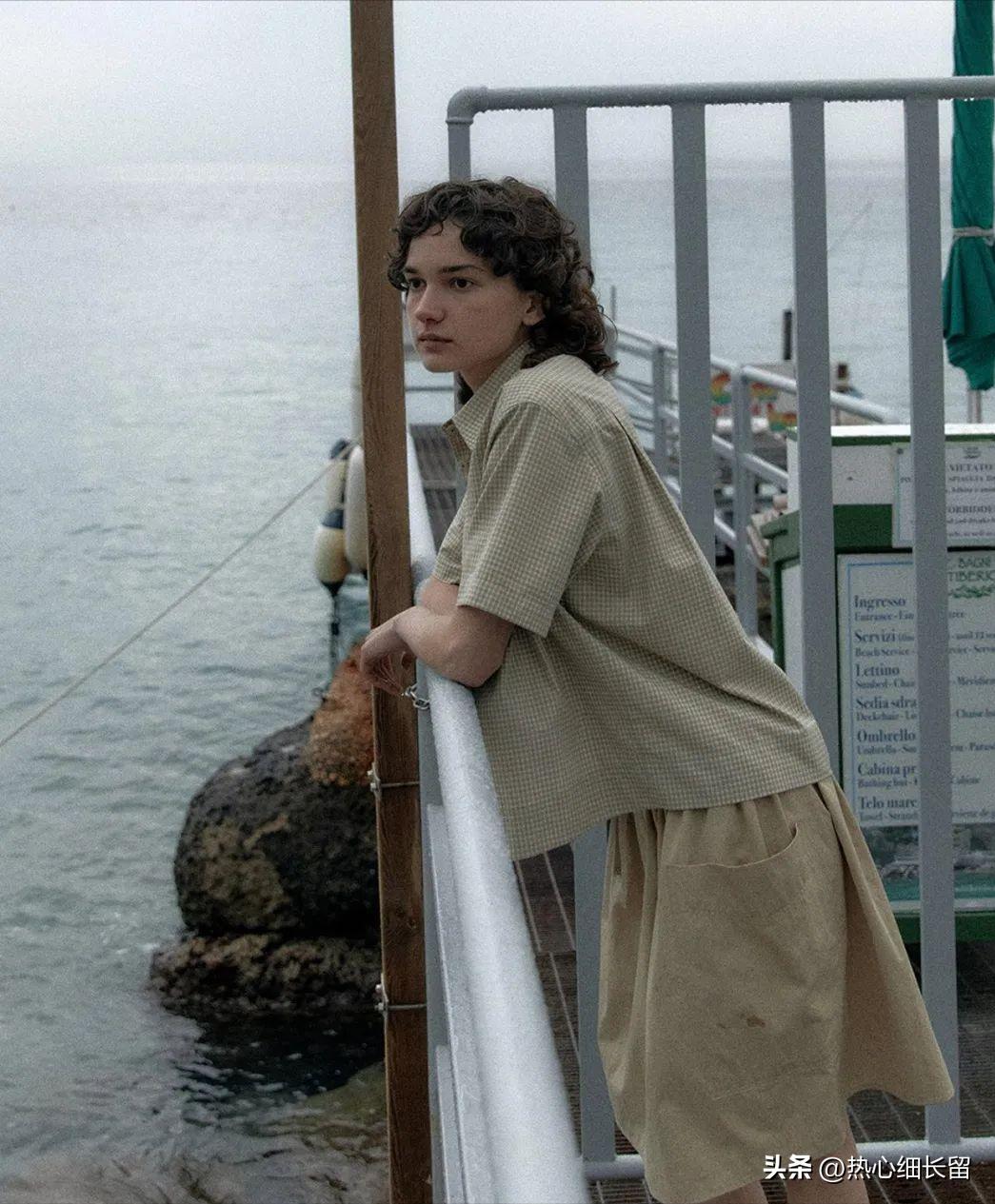 t恤加上立体感强的衬衫气场全开,女式短袖t恤衬衫