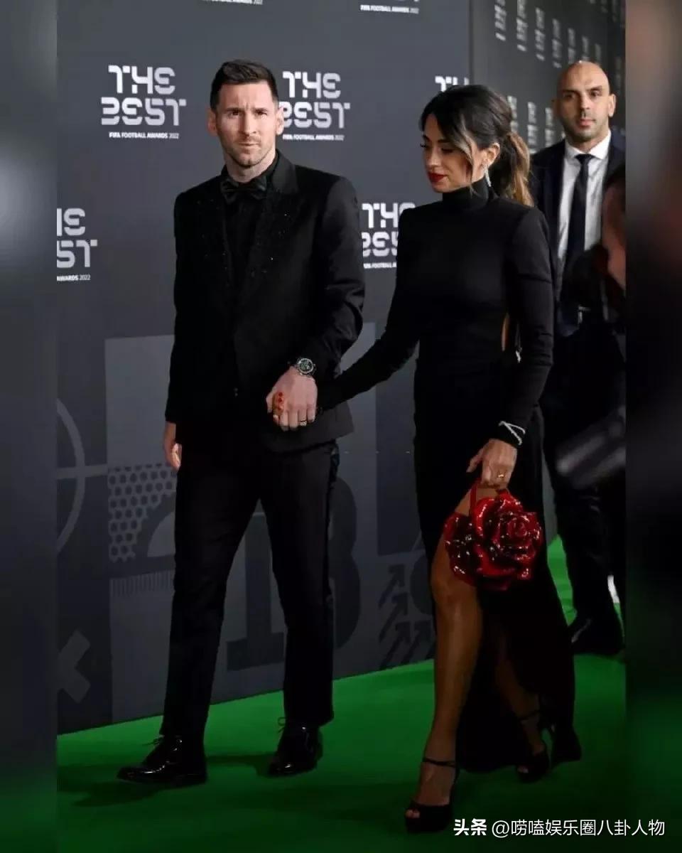 梅西和老婆同框大秀,梅西老婆手拿战靴