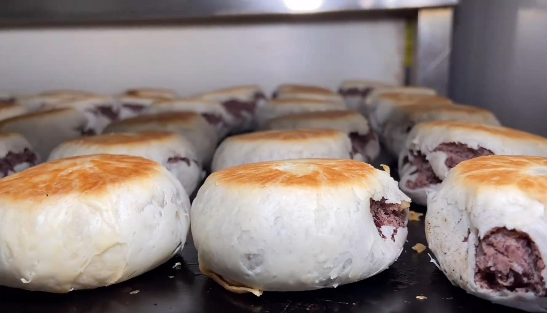 济南17年老店，什么都用机器干，1元1个销量高，出锅就抢没