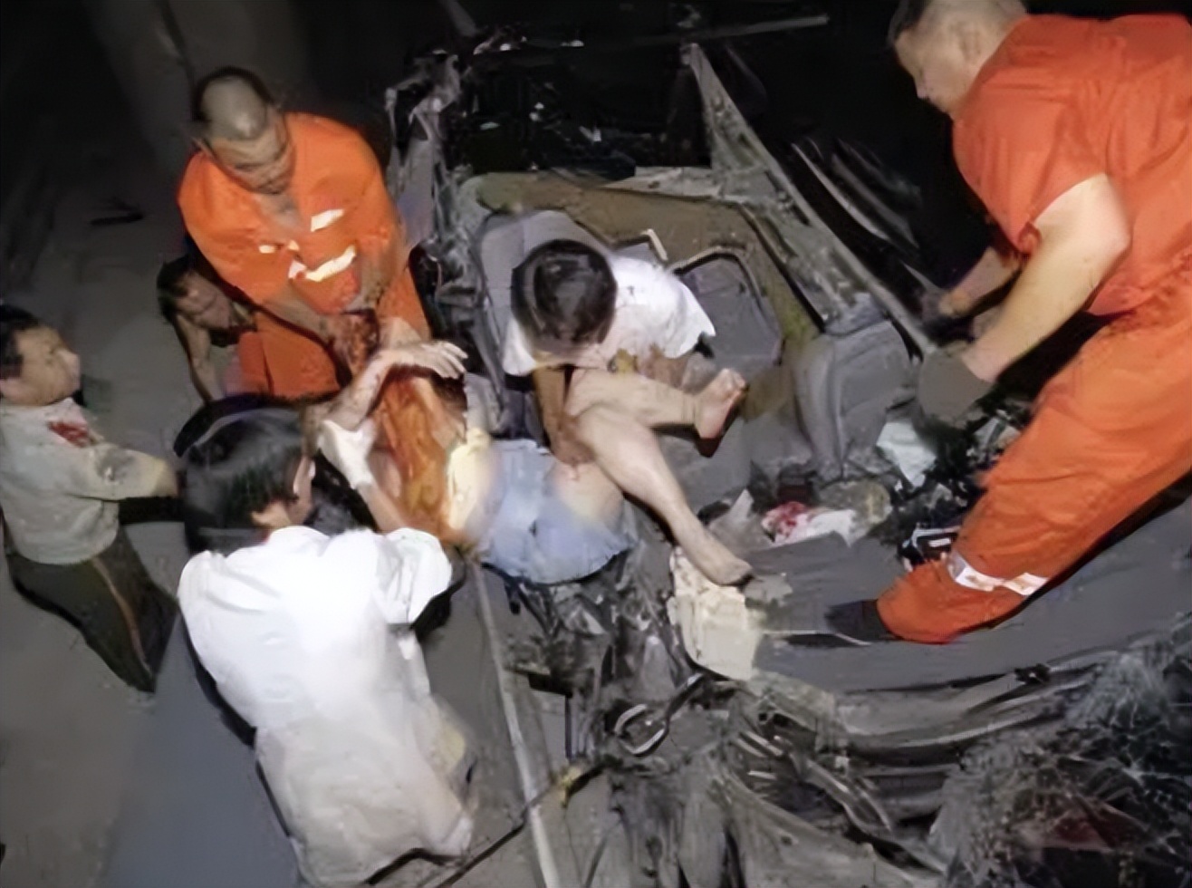 胡歌消失三个月后发的一条微博,40岁的胡歌能有多迷人