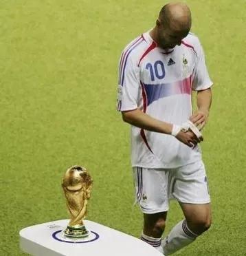 世界杯历史上有哪些假摔,足球世界杯恶意假摔