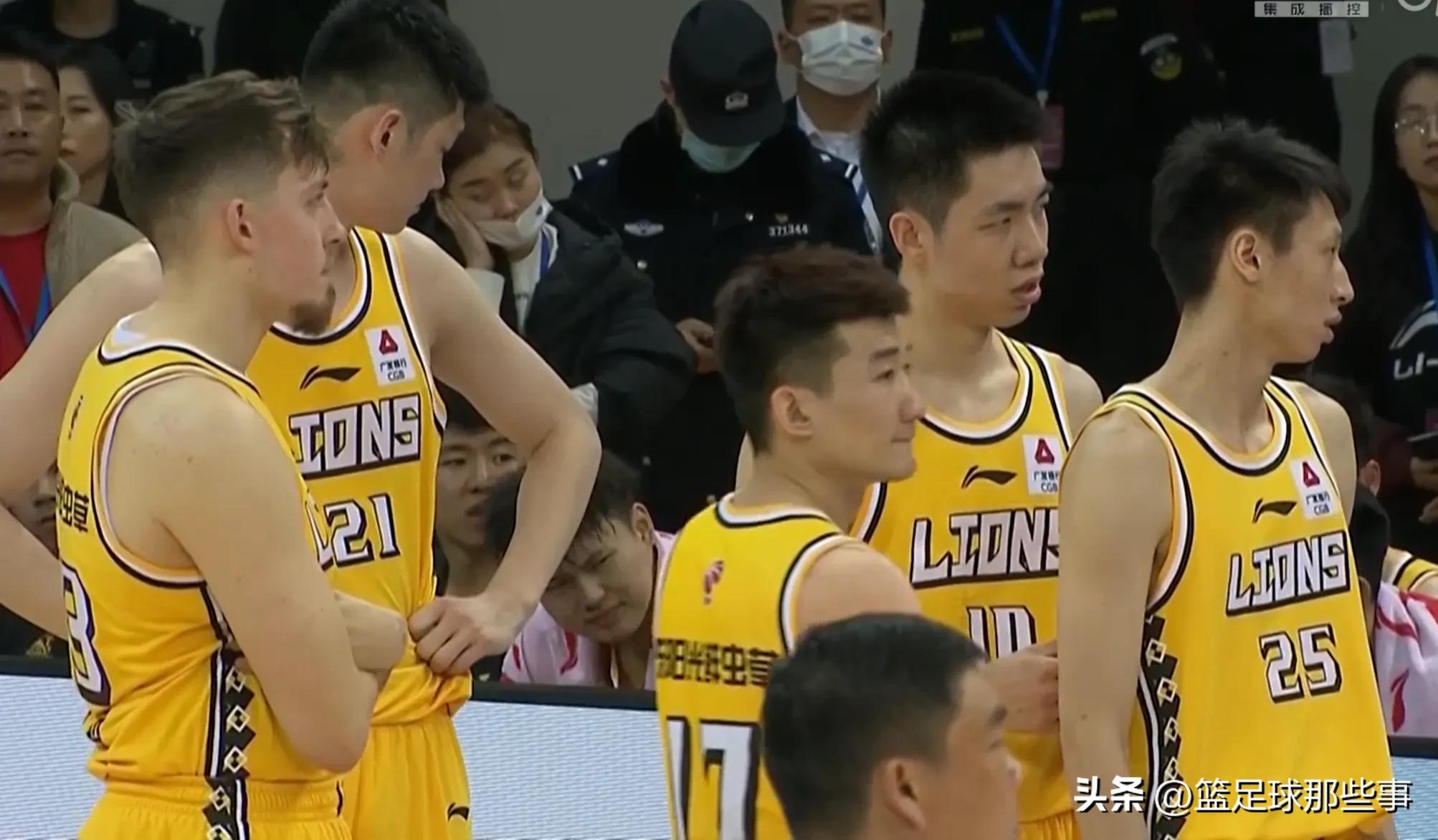 大卫詹姆斯重伤慢镜头,詹姆斯扣篮吓坏观众