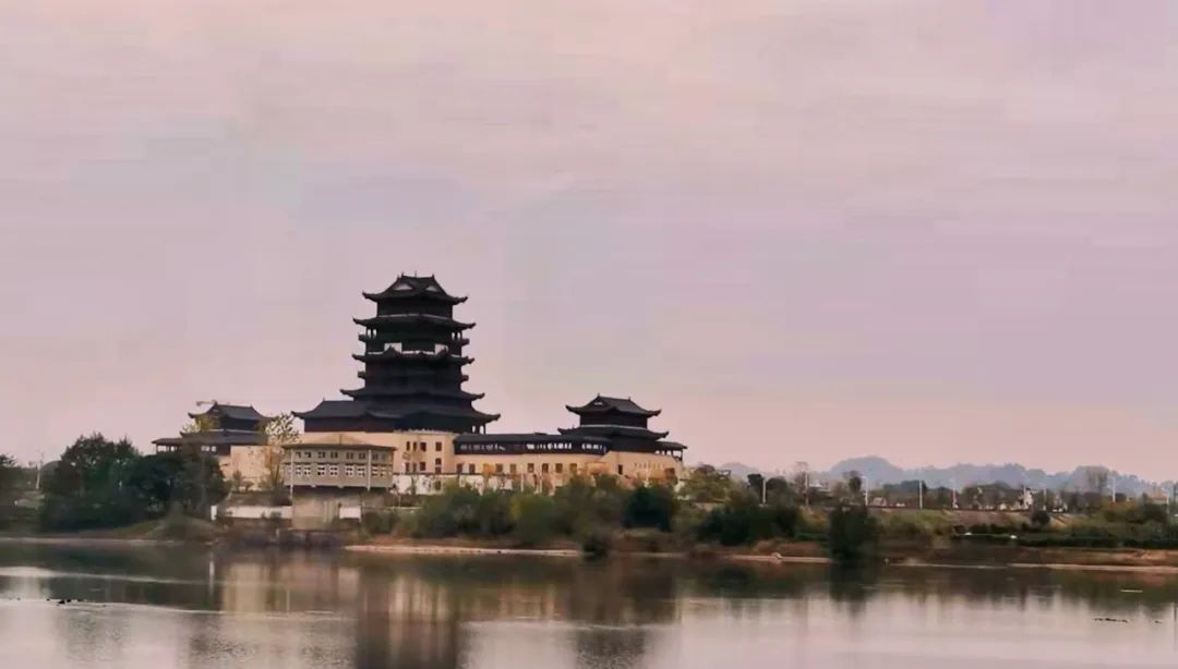 【上饶天下SHOW之铅山县】百年浮桥沧桑，百里信江画廊，辛弃疾巨雕缘何背城北望？