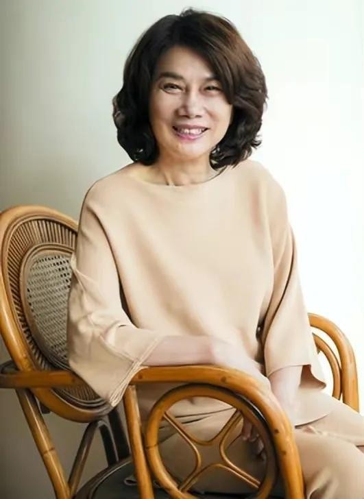 董明珠多少岁丧夫,董明珠30岁丧夫