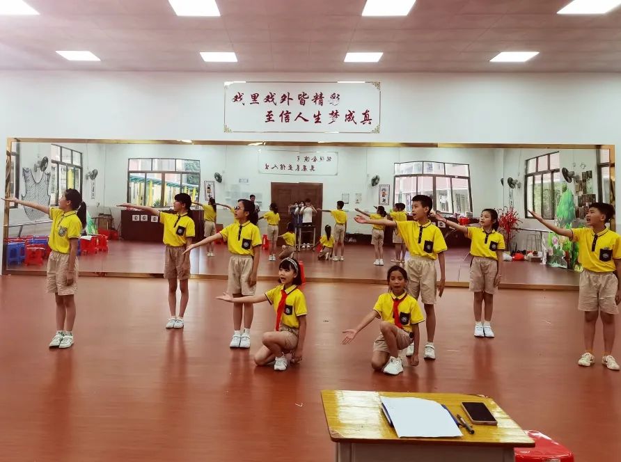 碧波实验小学朗诵比赛,实验小学诗朗诵一等奖