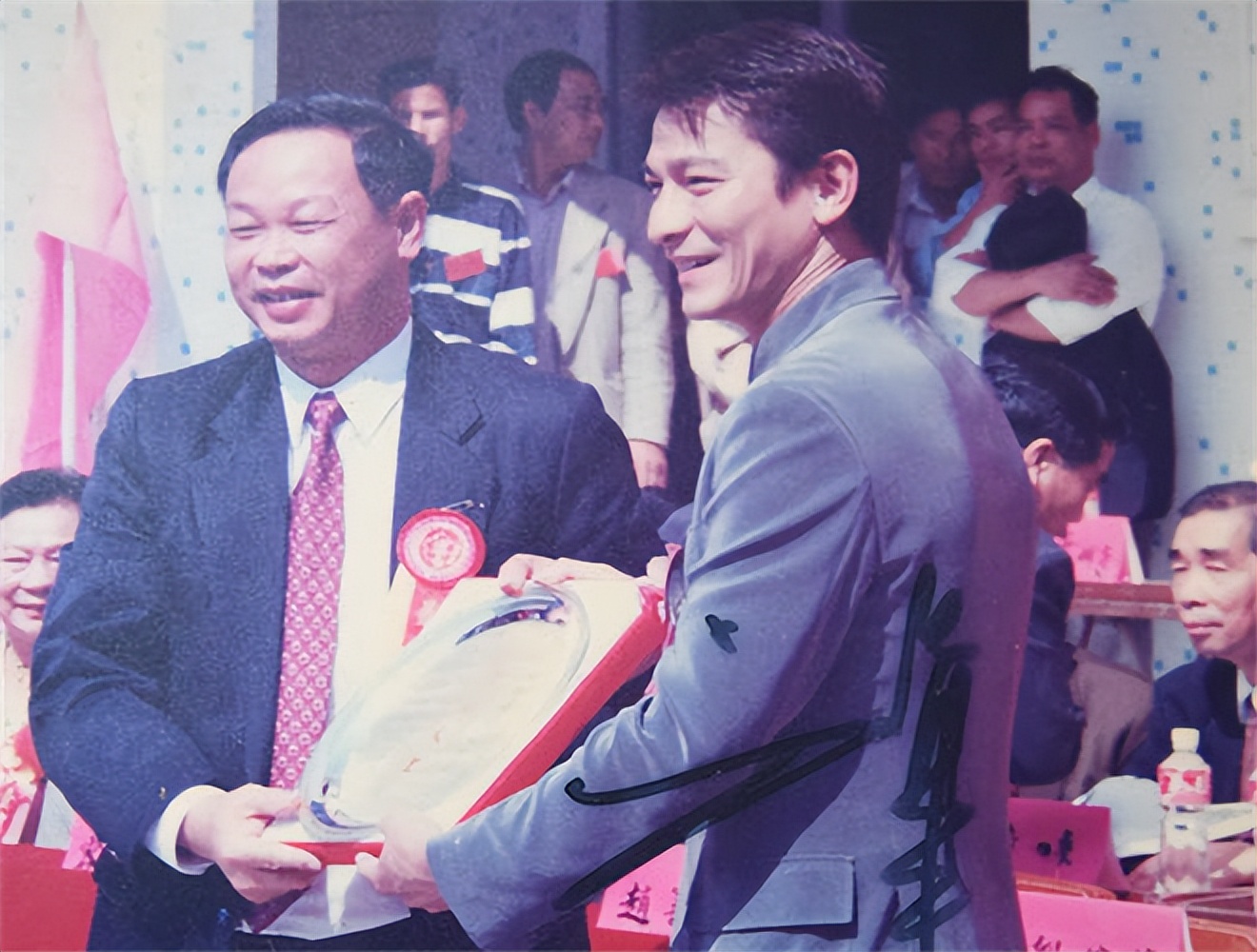 揭秘天王巨星刘德华,刘德华天王巨星之路