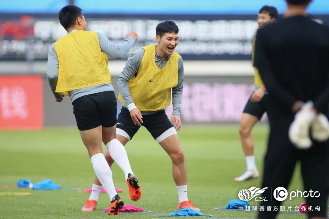 青岛海牛vs青岛西海岸赛前发布会,青岛海牛主场迎战浙江队