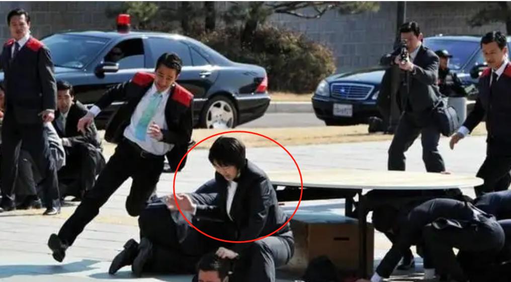 日本安倍晋三身边女保镖,安倍晋三女保镖最新消息