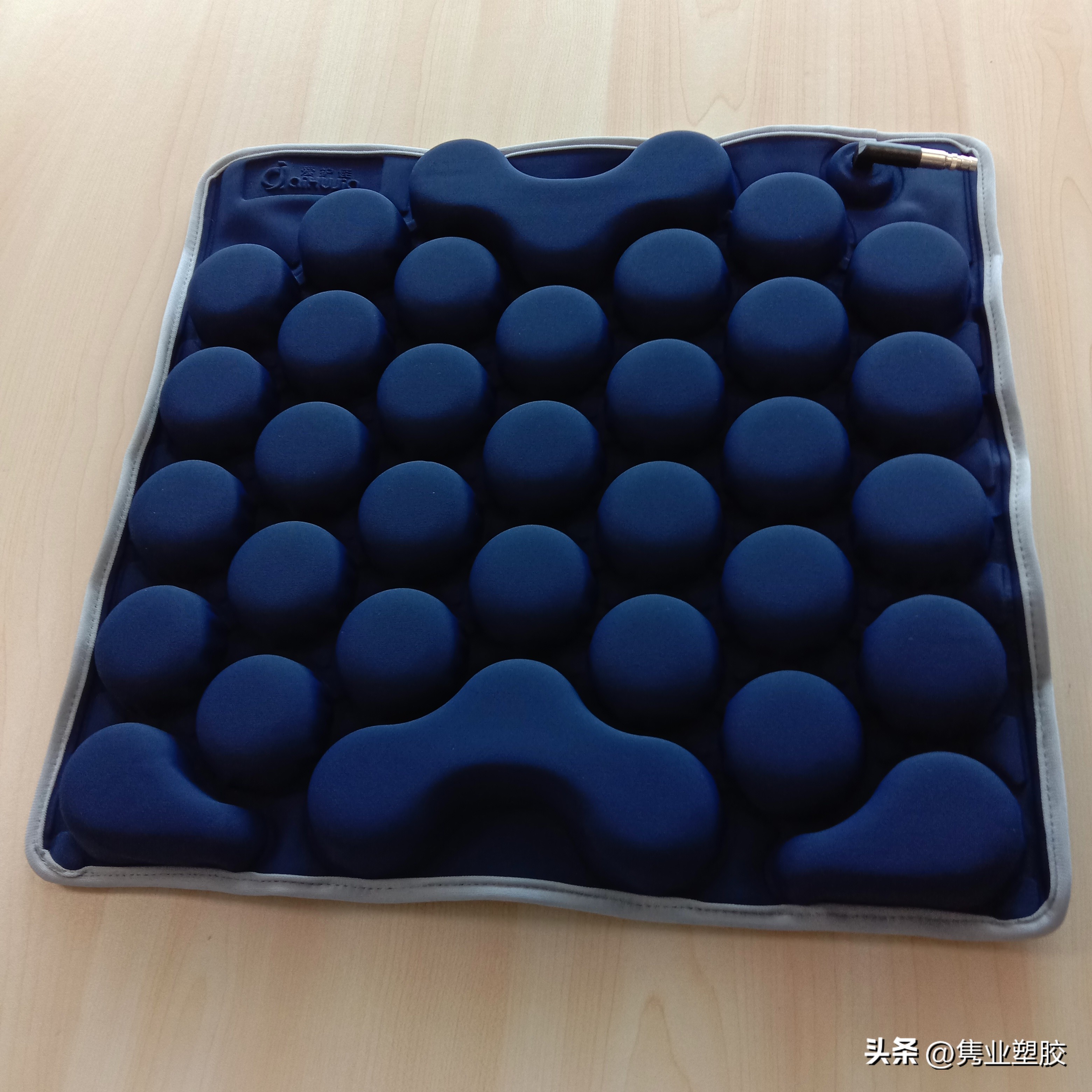 气囊减压坐垫：减少坐骨部位的压力，缓解腰酸背痛！