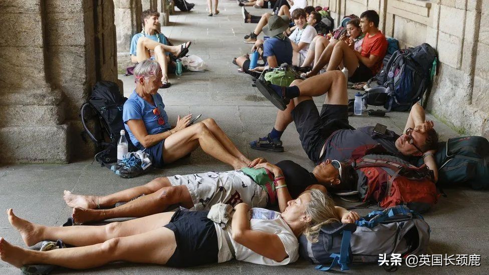 英国气象局发布极端红色高温预警,英国高温度来袭
