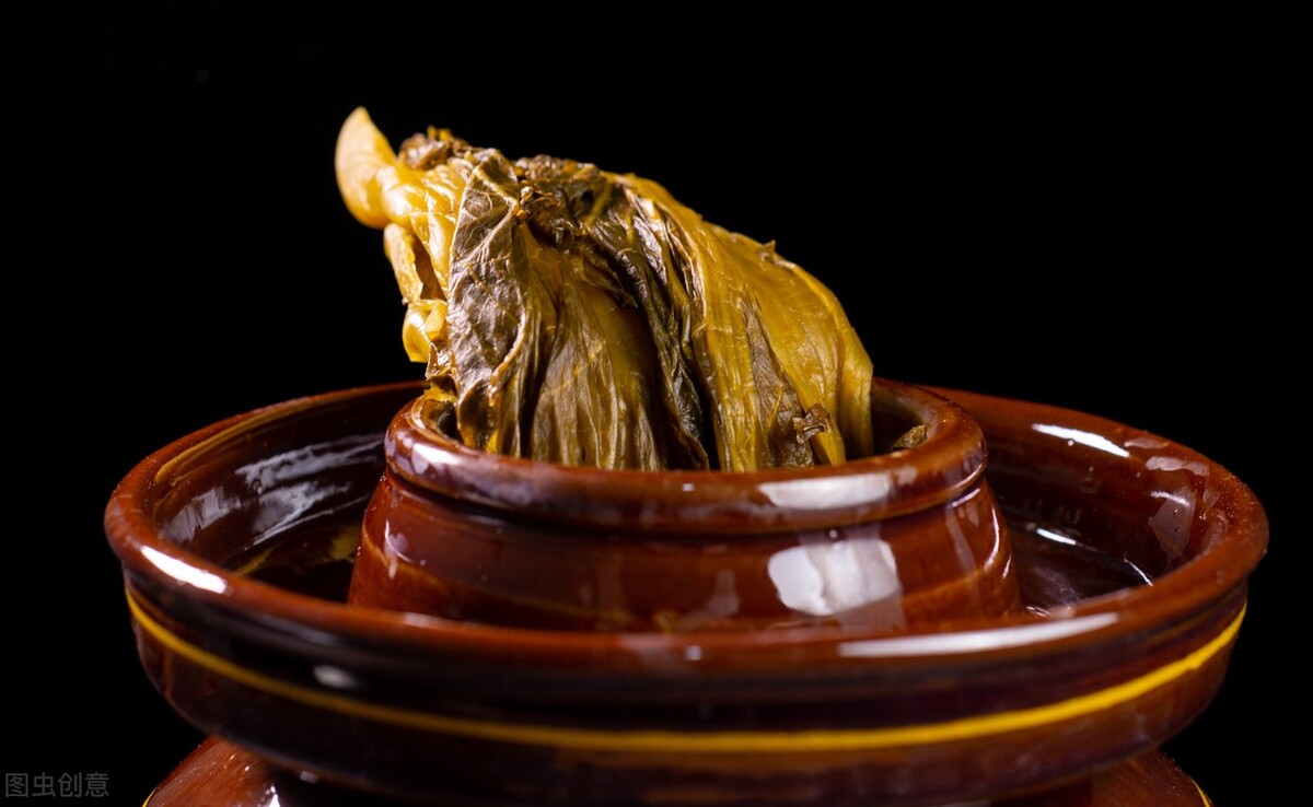 自己做的酸菜这样炒味道太棒了,自己制作的酸菜又酸又香