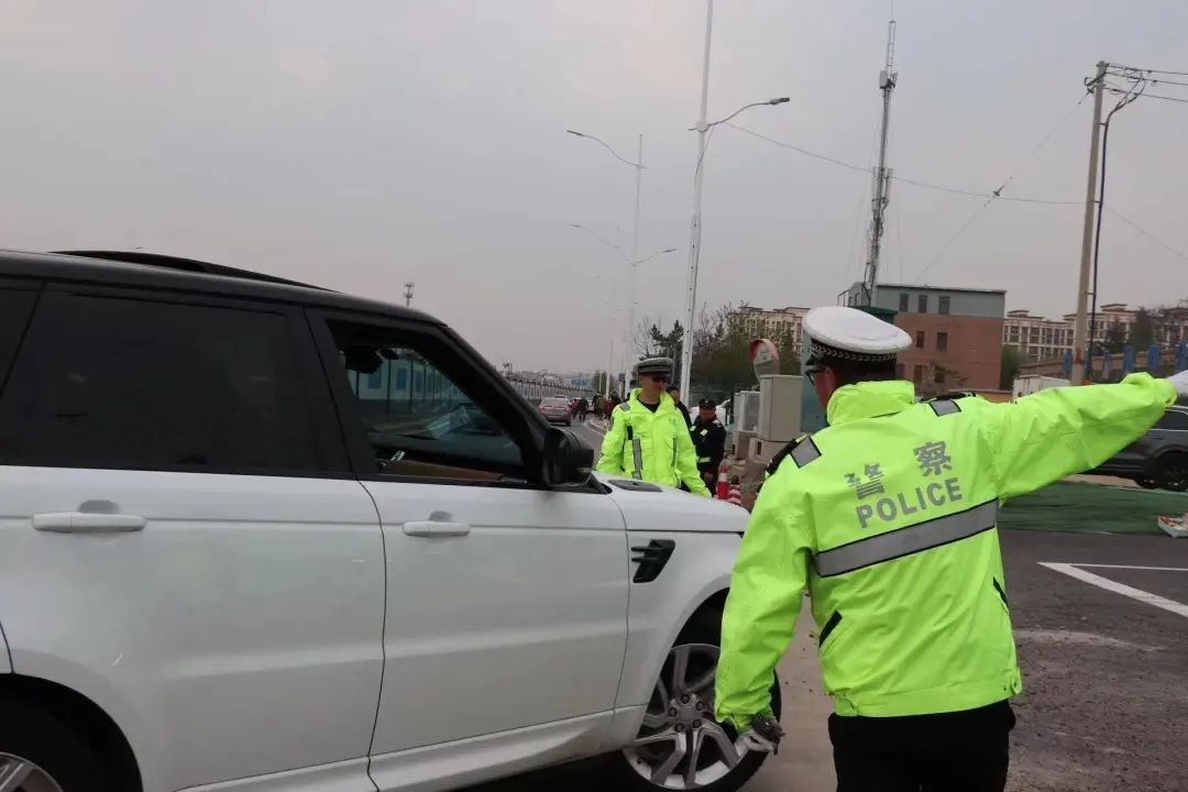 山东交警全方位保障出行安全畅通,暖心2019山东交警温暖守护回家路