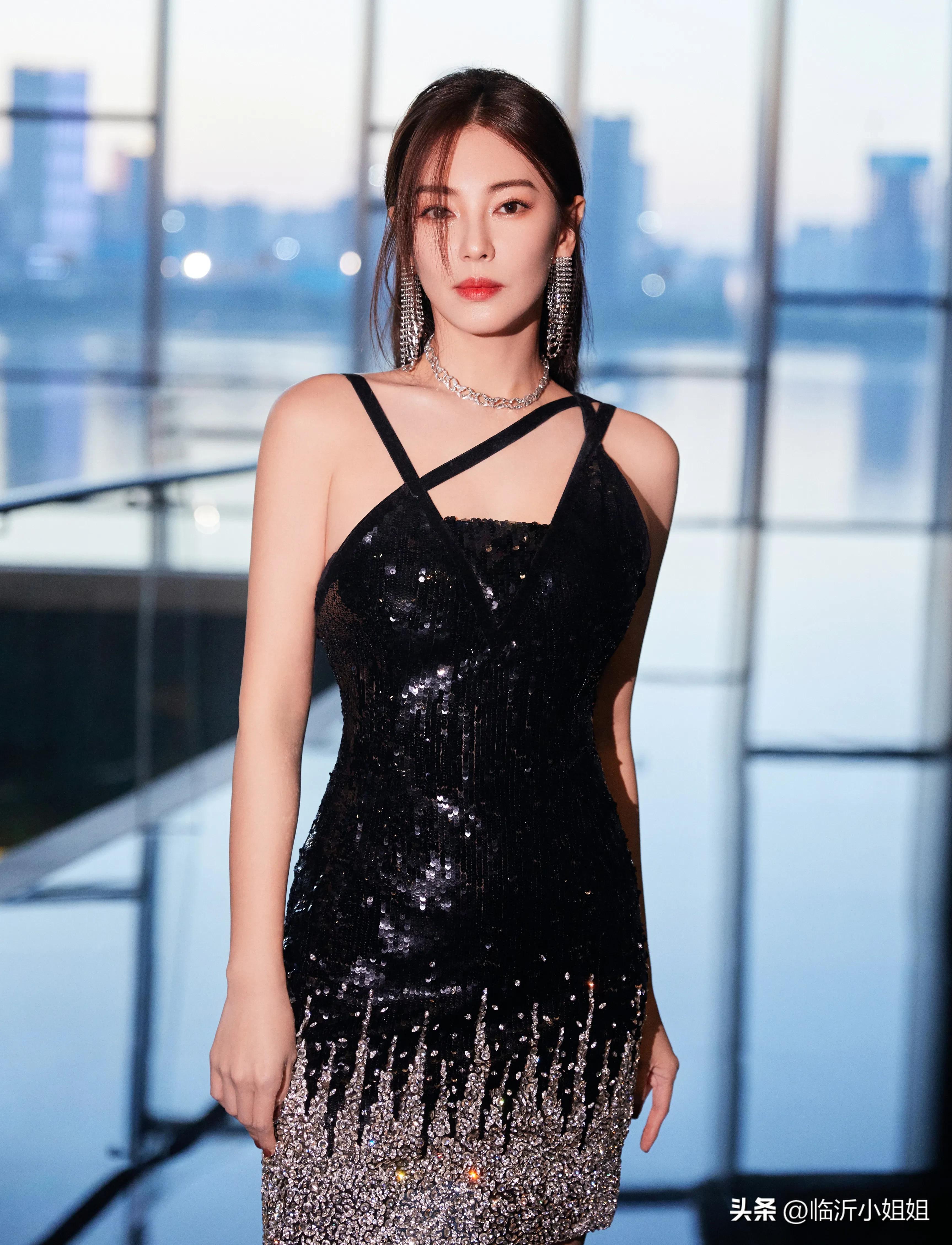 张雨绮火爆女神美到让人窒息,惊艳写真照片张雨绮