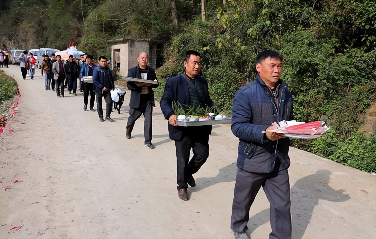 丧事随礼钱有什么讲究和忌讳,外公丧事随礼钱有什么讲究