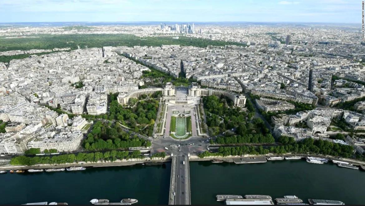 读CNN学英语：埃菲尔铁塔年久失修