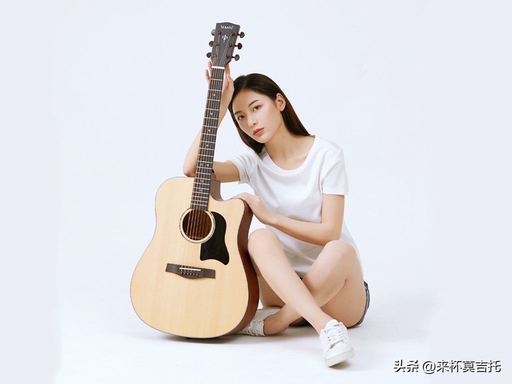 民谣吉他初学者选购吉他价位,2-3千元的民谣吉他如何选购