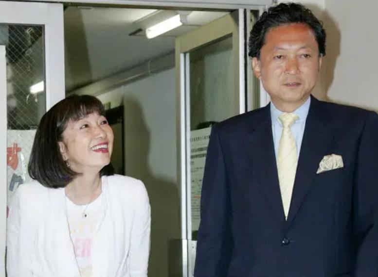 鸠山由纪夫日本最有良知的首相,日本前首相鸠山由纪夫下跪视频