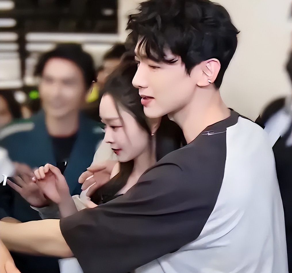 白敬亭宋轶互动好甜,白敬亭宋轶情侣见面会