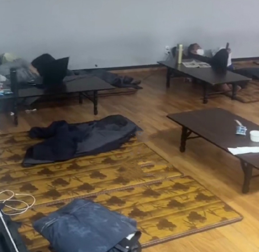 限制中国入境者韩国最狠：头挂黄牌关小黑屋网友呼吁坚决不去