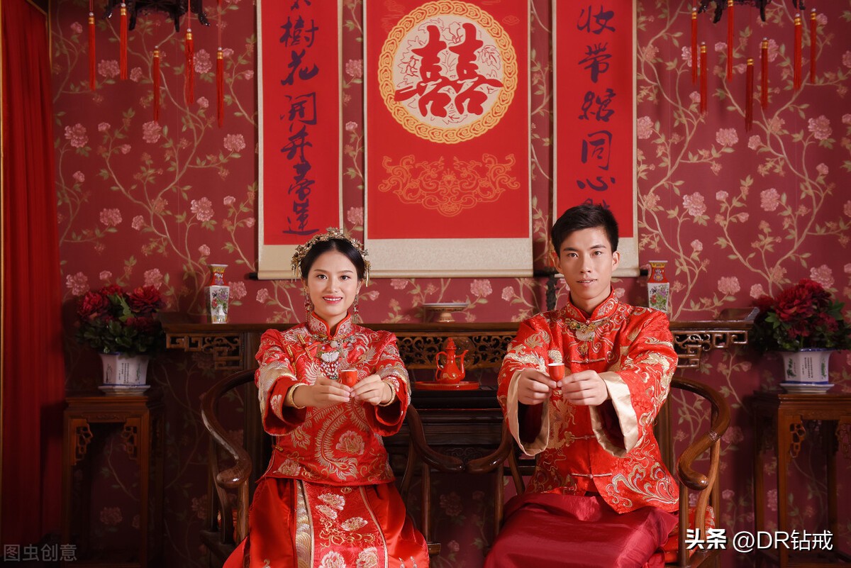 结婚对联结婚当天贴还是前一天贴,国庆节结婚十一字对联大全