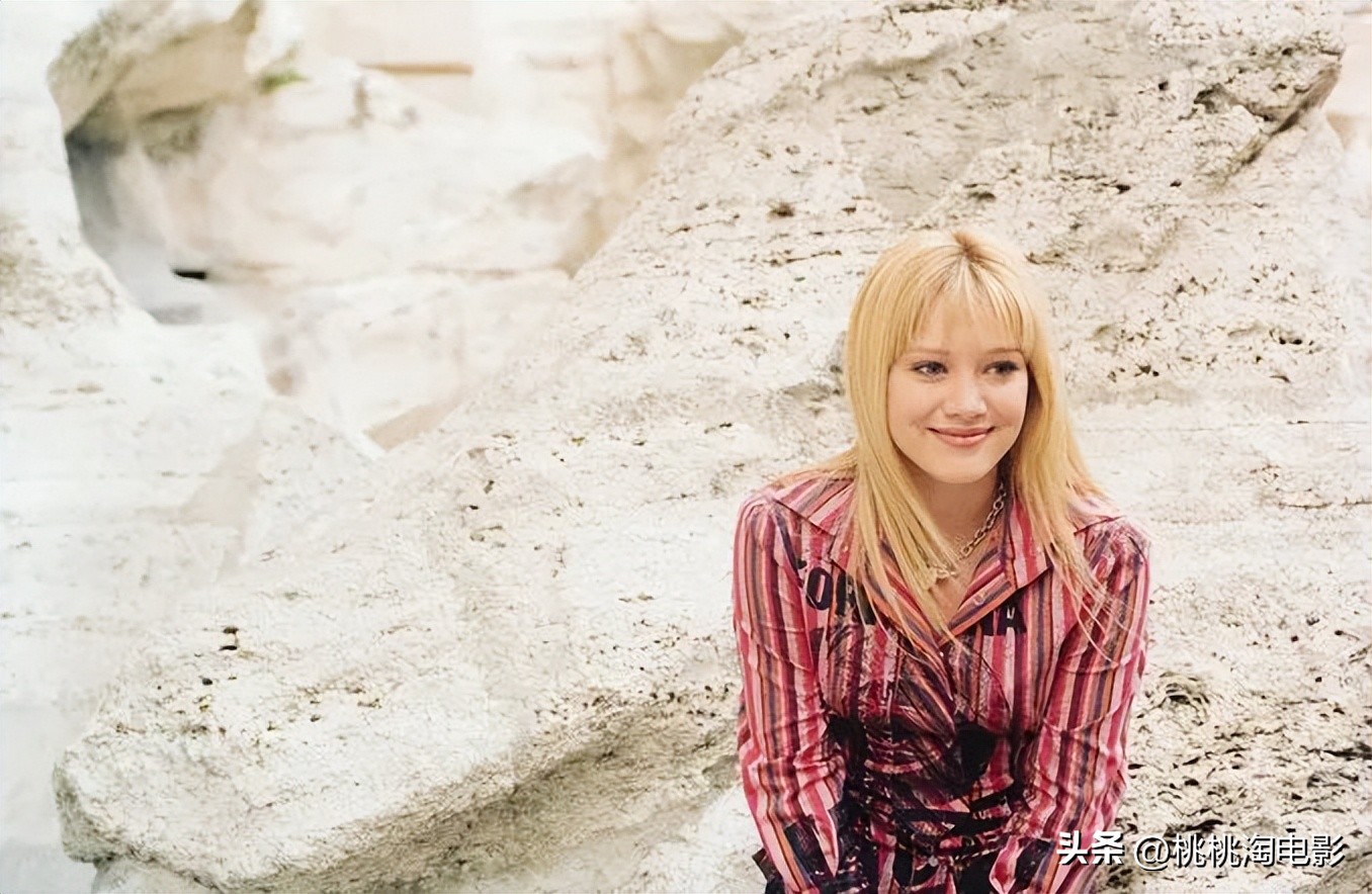 希拉里达芙戴遮阳帽,希拉里达芙穿牛仔