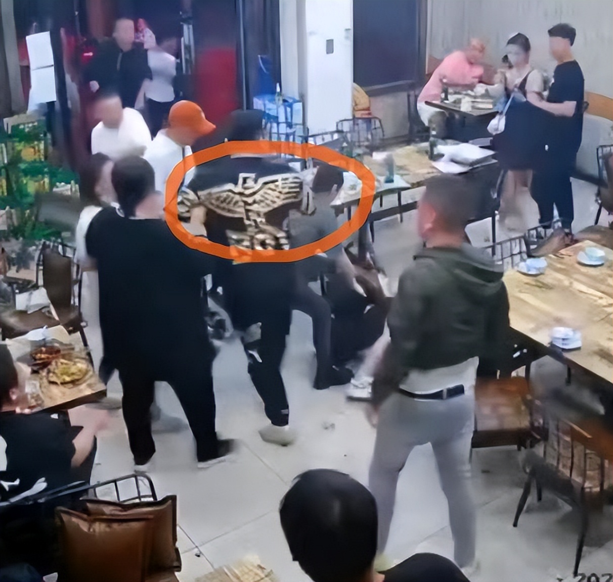 唐山打人嫌犯映射BOYLONDON潮牌的消费画像，街头文化变街头混混