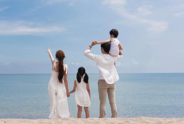 英国13岁男孩当爸现在怎么样,13岁当爹的英国少年近况