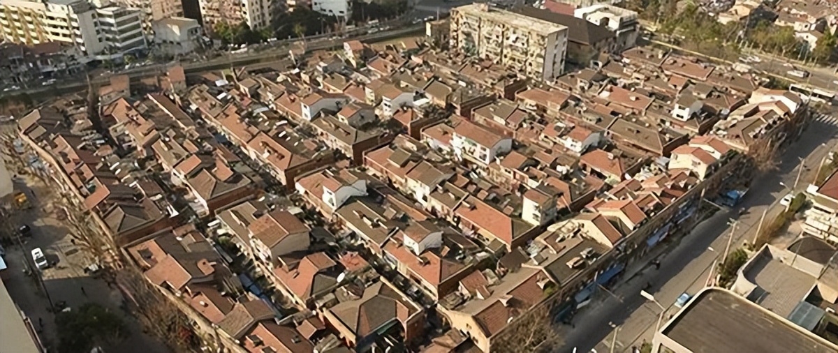 【抗疫一线】上海虹口：从“临时上任”到“居民公认”90后民警如何做好疫情下的小巷总理