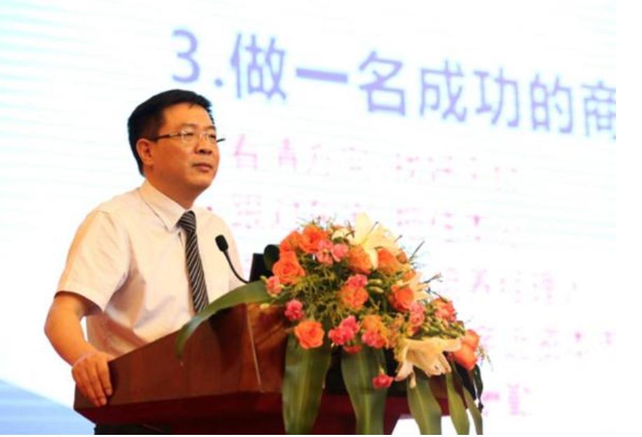 35岁当上市长，39岁晋升副厅级，最后为啥却选择了裸身辞官？