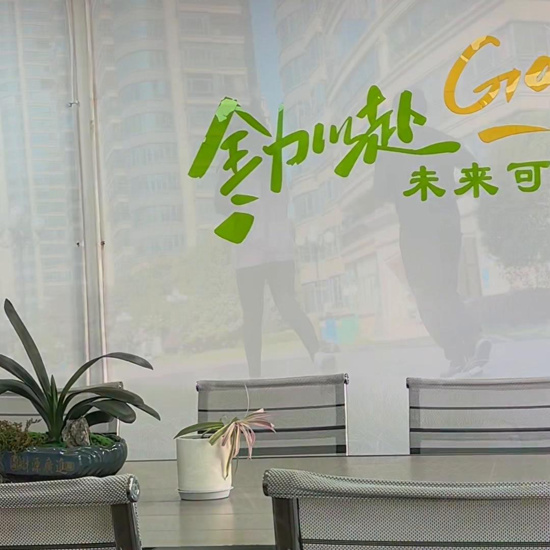 我和光头大叔老公创业，一起走过风风雨雨十年，有苦有甜，...