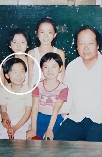 她是世界女乒第一人，大20岁老公与袁立同居12年，转身把她宠上天