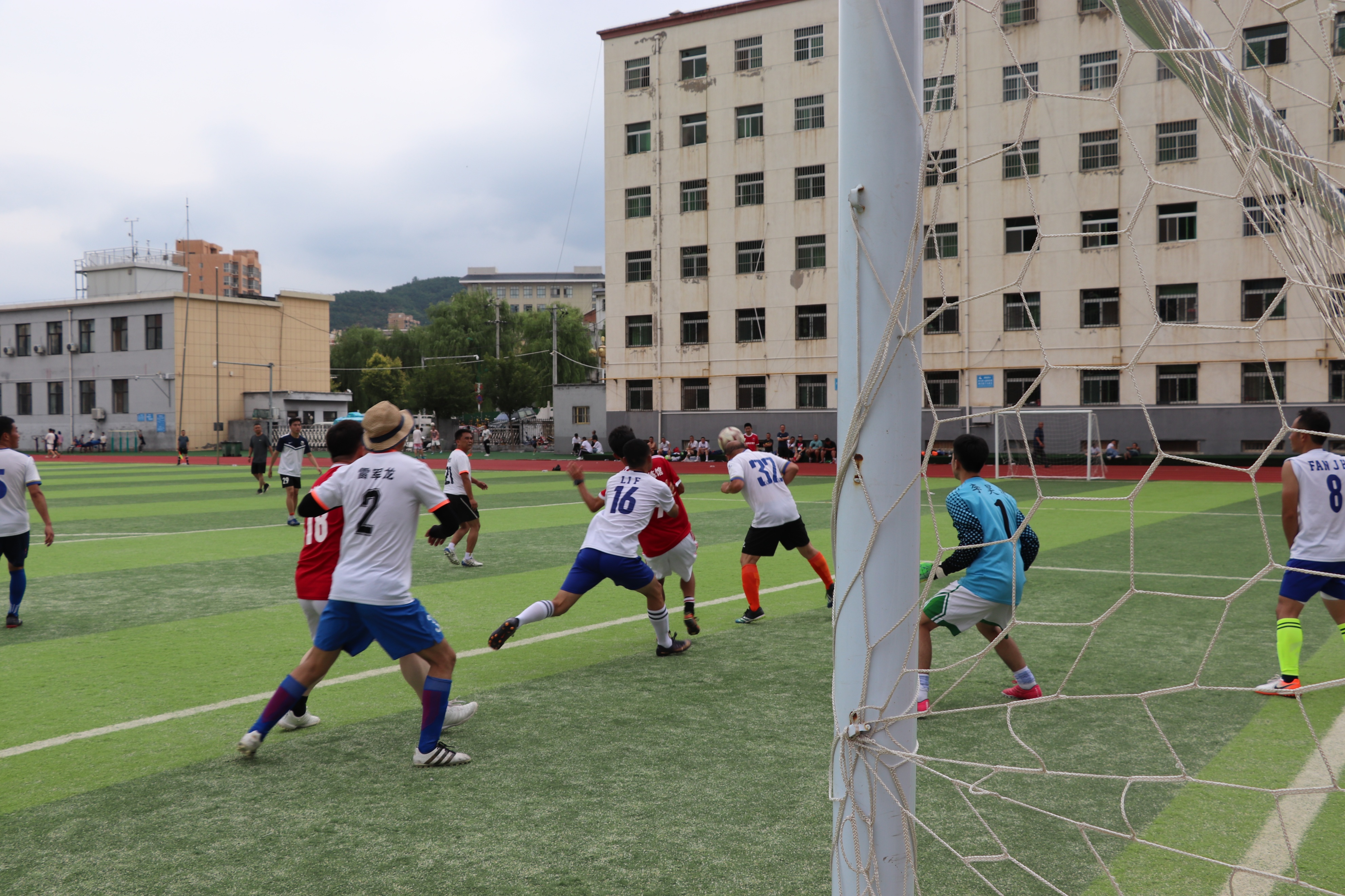 精彩!亿诚管理宜川足球邀请赛,首轮鸣哨开赛