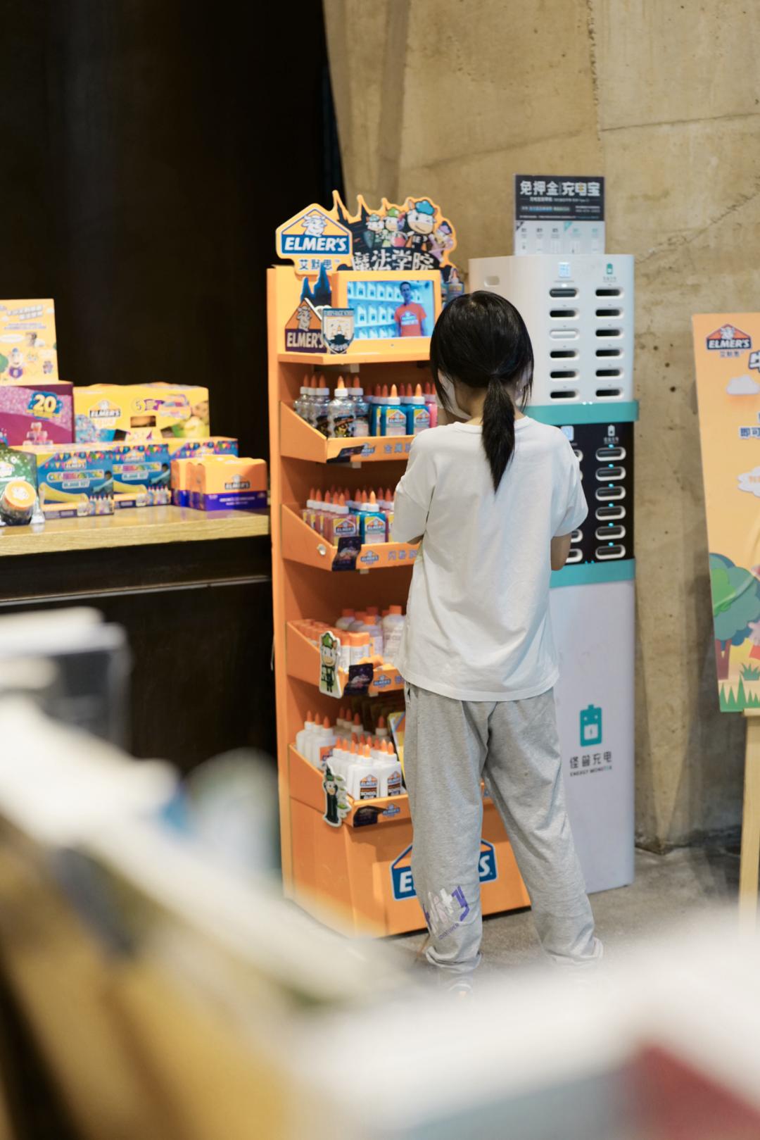 偷听小郡主心声,偷听情报被发现