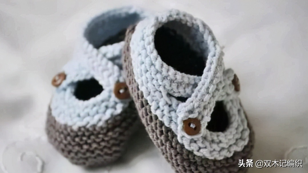 松鼠绒毛线婴儿鞋编织视频,网红毛线编织婴儿鞋视频