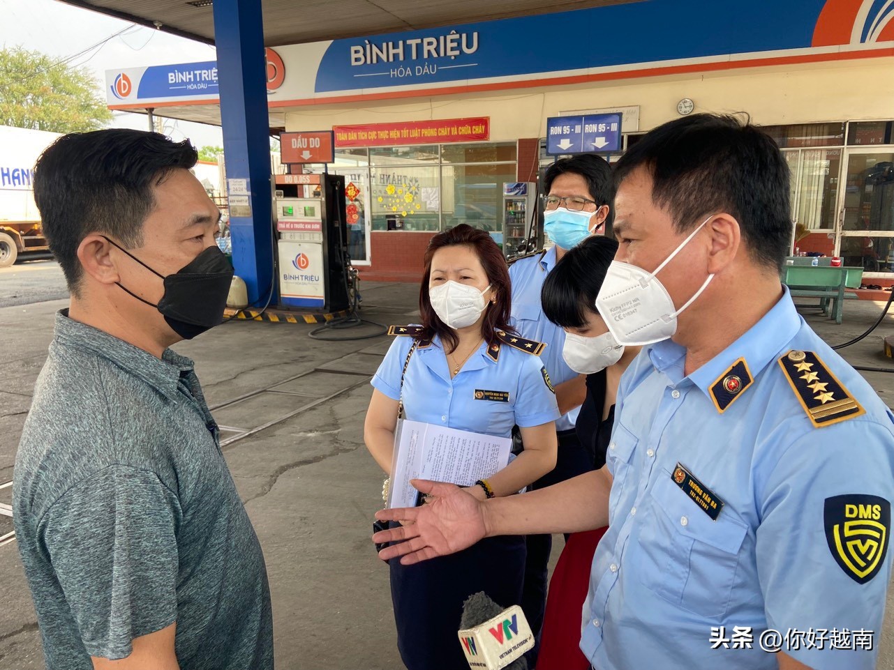 胡志明市：为什么很多加油站都挂着“缺货”的牌子？