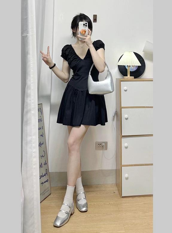 今年夏天这双鞋火了怎么搭都好看,秋冬鞋子别瞎买这三款百搭又时尚