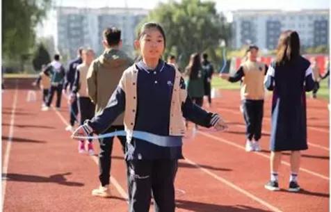 英才小学游泳课,新英才游泳