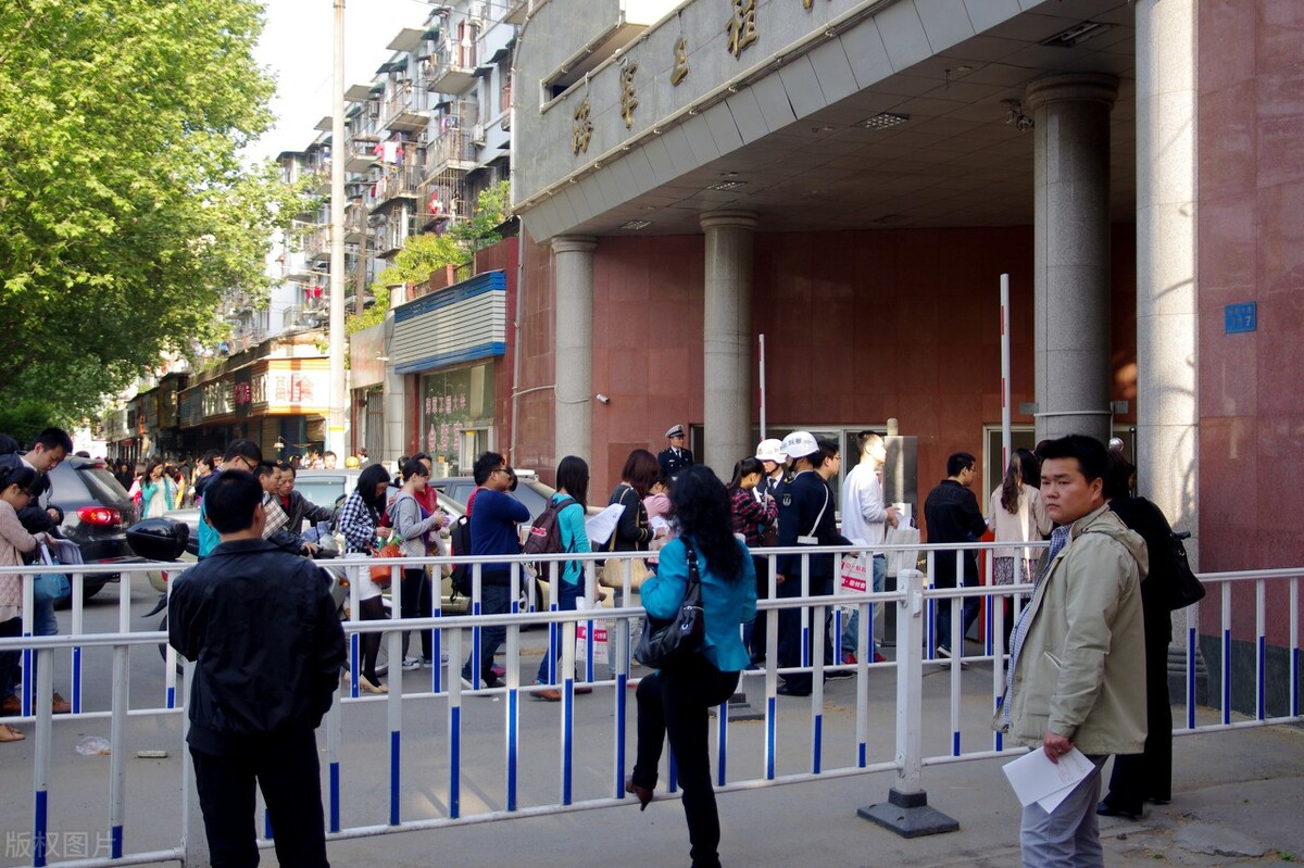 家里人有案底考公务员政审能过吗,家里有关系考乡镇公务员