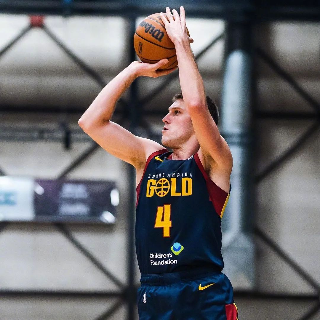 签下他吧,这个送过外卖看过墓地的小子