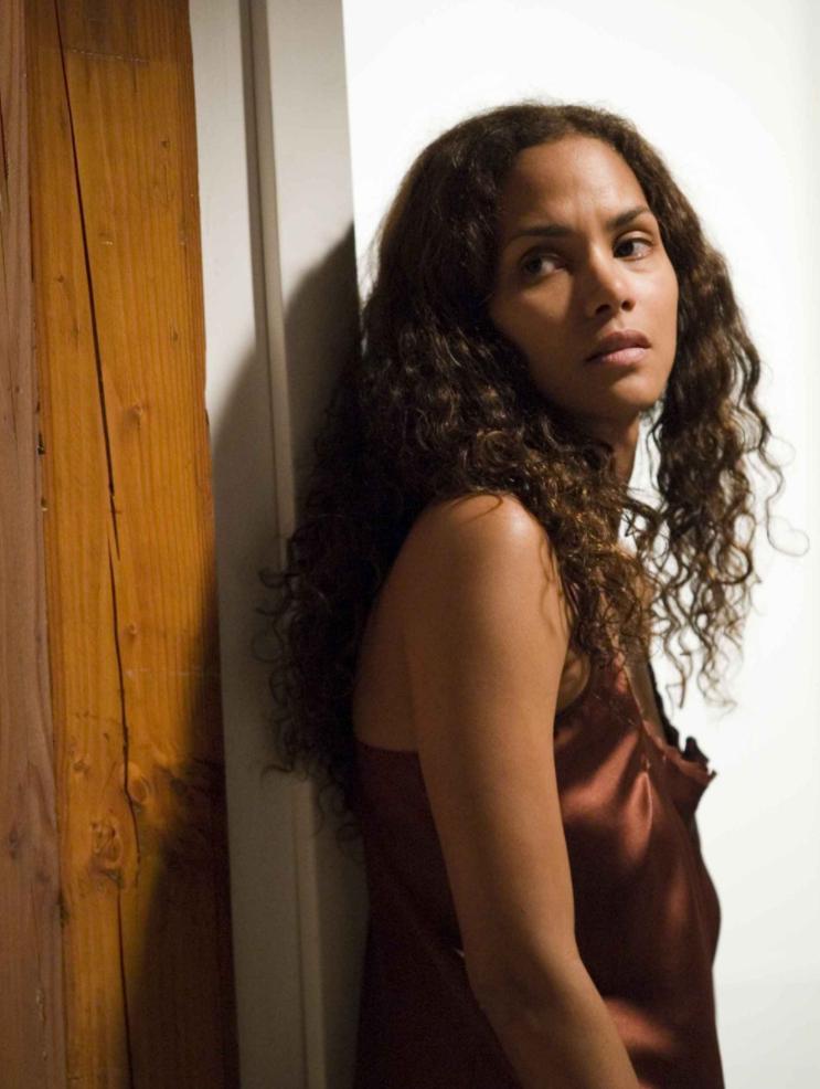 好莱坞第一个黑人奥斯卡影后：哈莉·贝瑞为艺术献身电影，附时间