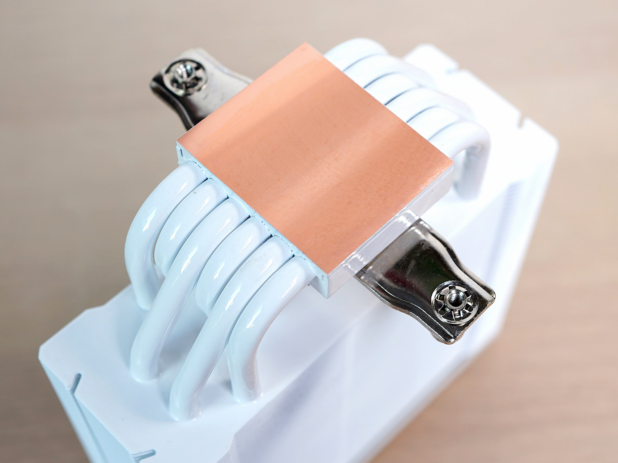 白银经典配色，最强风冷组合，能玩老头环，也是生产力的PC主机