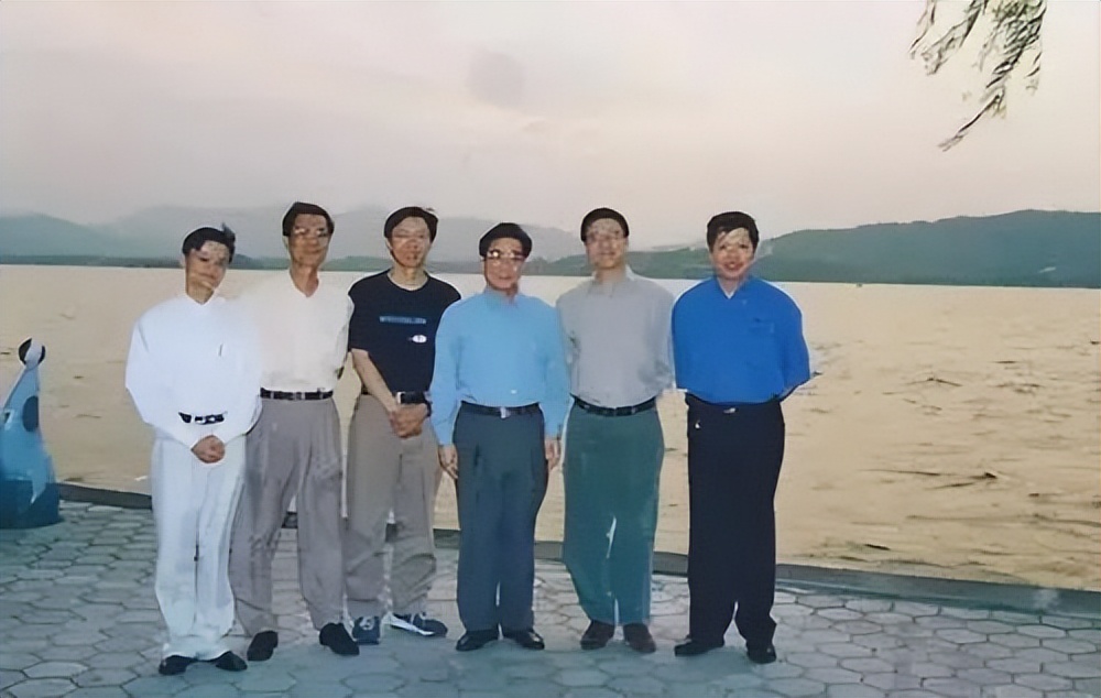 高晓松发文感叹前半生,高晓松三十八年过去弹指一挥间