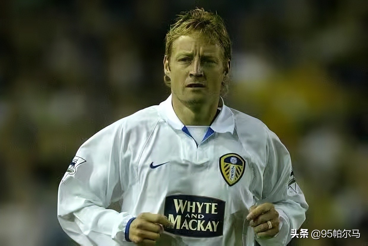 一个厌恶足球的老派球员，骂教练，打队友，拿冠军，温柔只给家庭